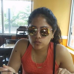 Meet your Posher, Veronica